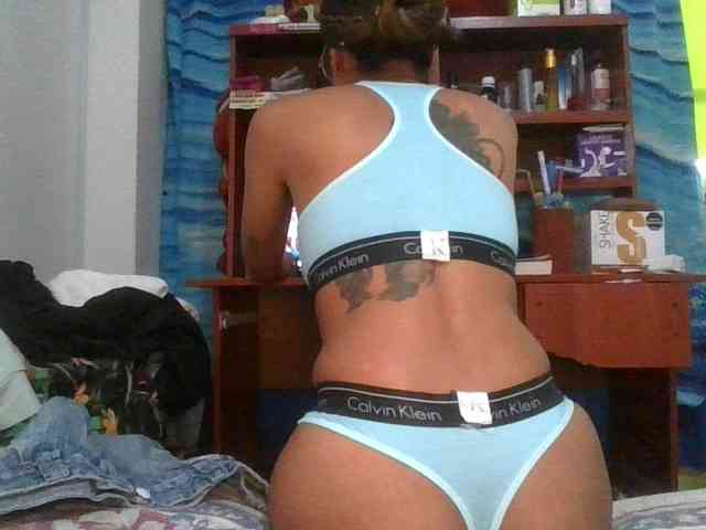 JuanaBrunette webcam