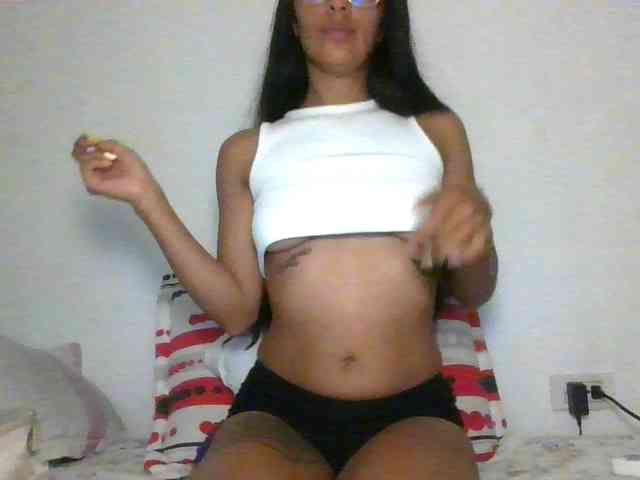 JuanaBrunette webcam