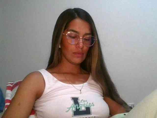 JuanaBrunette webcam