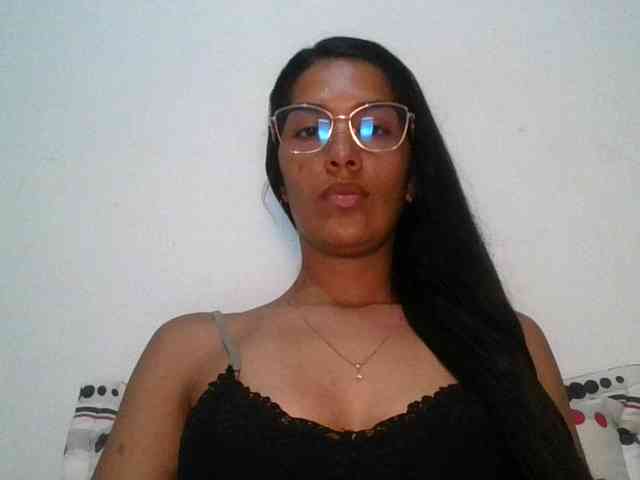 JuanaBrunette webcam