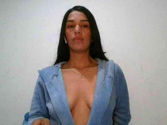 JuanaBrunette webcam
