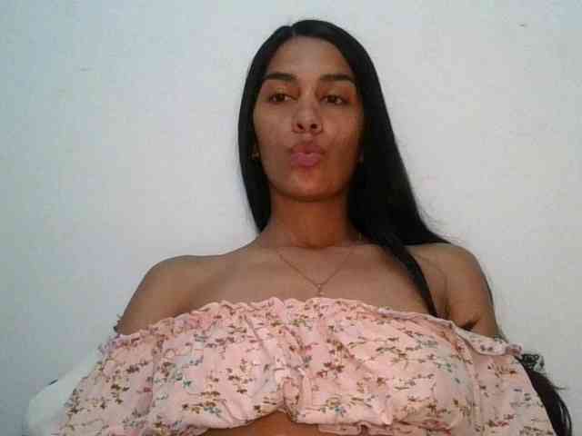 JuanaBrunette webcam