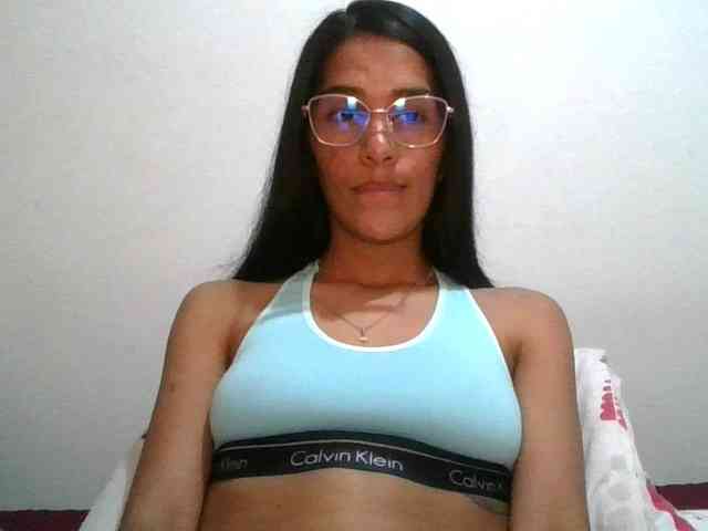 JuanaBrunette webcam