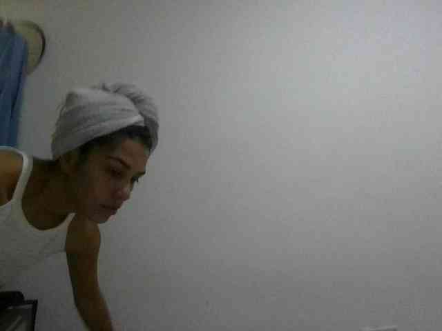 JuanaBrunette webcam