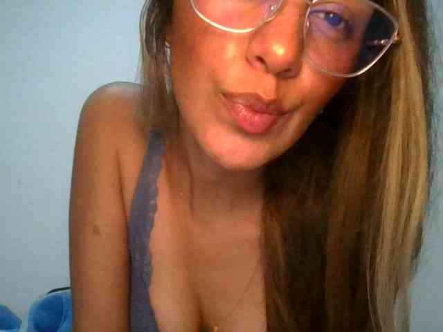 JuanaBrunette webcam