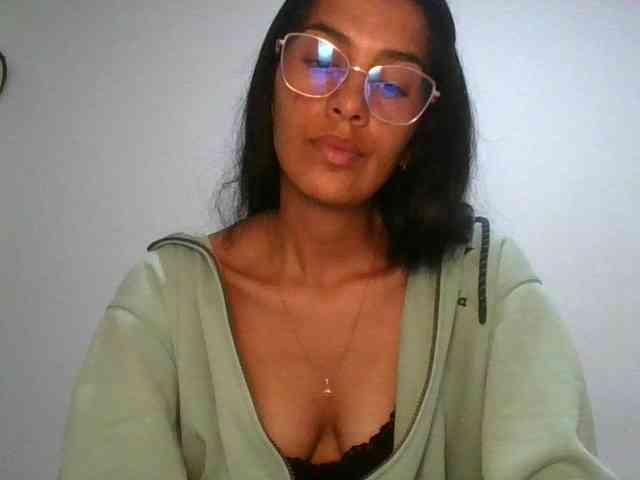 JuanaBrunette webcam