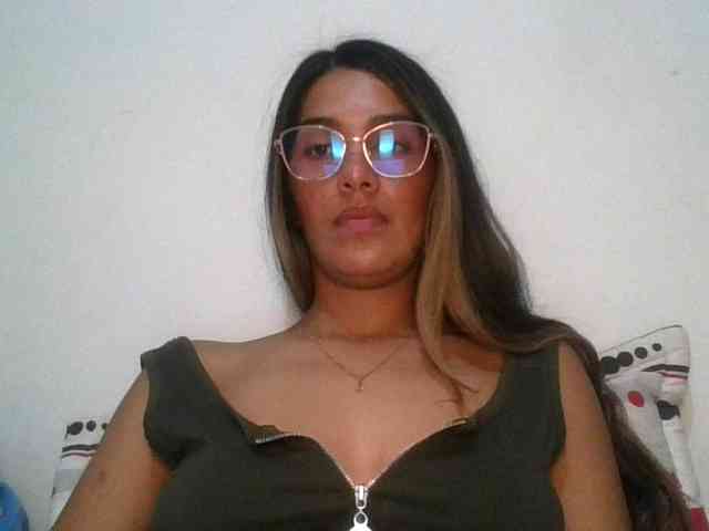 JuanaBrunette webcam