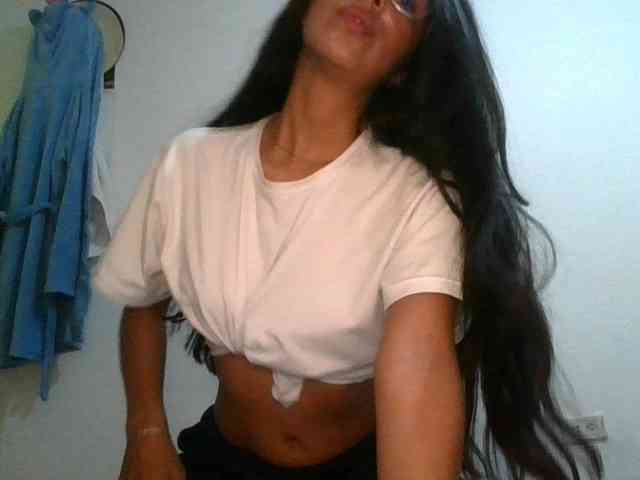 JuanaBrunette webcam