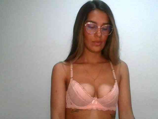 JuanaBrunette webcam