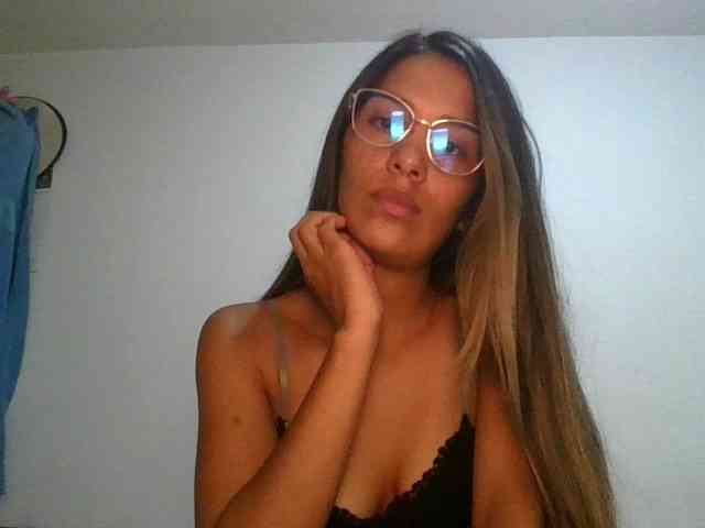 JuanaBrunette webcam