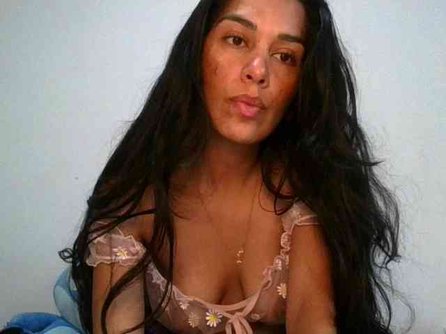 JuanaBrunette webcam