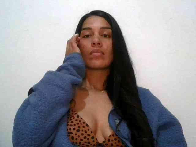 JuanaBrunette webcam