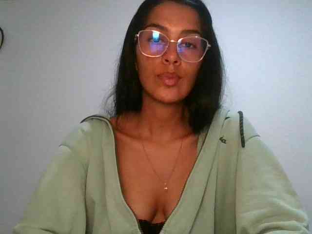 JuanaBrunette webcam