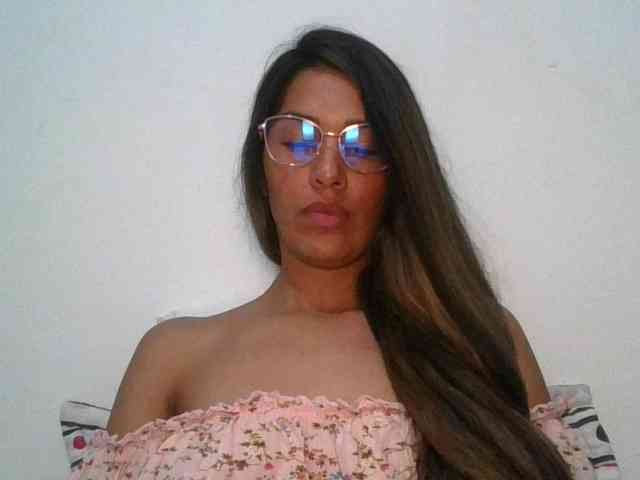 JuanaBrunette webcam