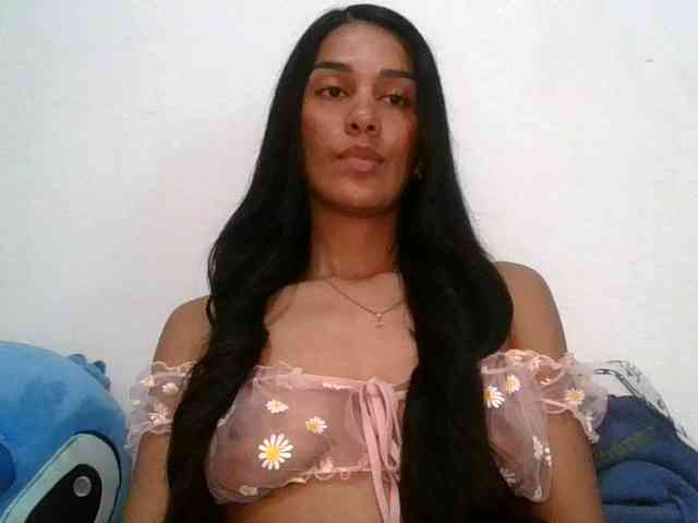 JuanaBrunette webcam