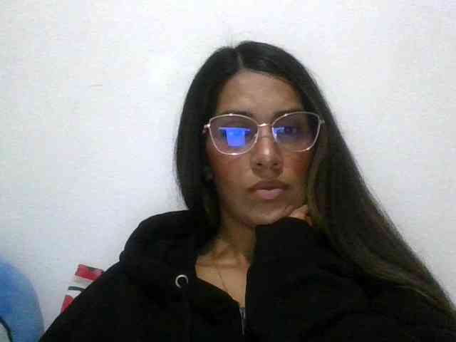 JuanaBrunette webcam