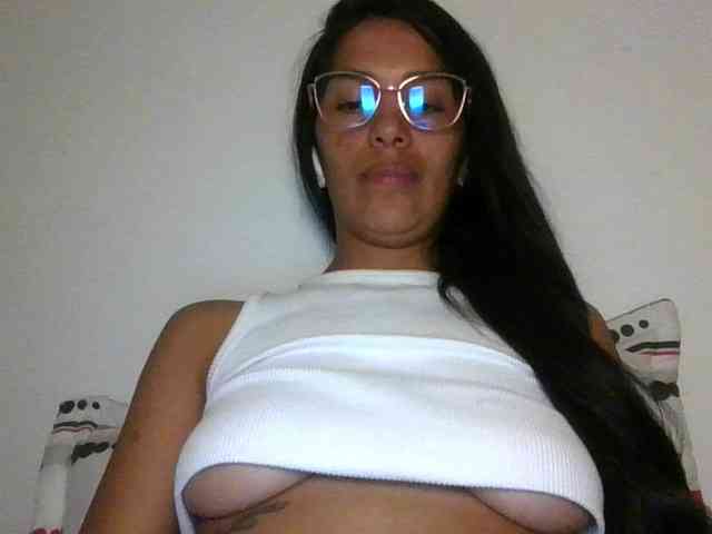 JuanaBrunette webcam