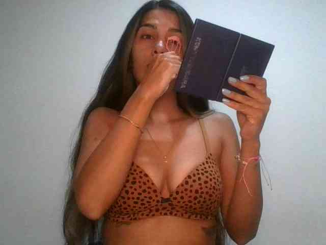 JuanaBrunette webcam