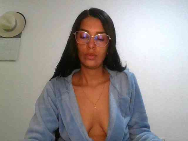 JuanaBrunette webcam