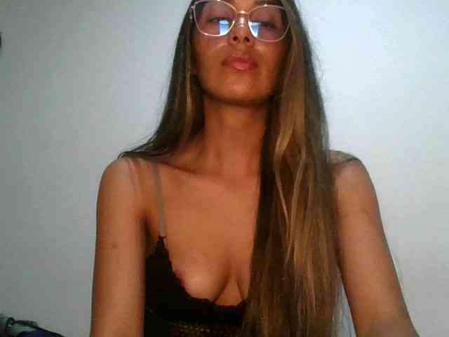 JuanaBrunette webcam