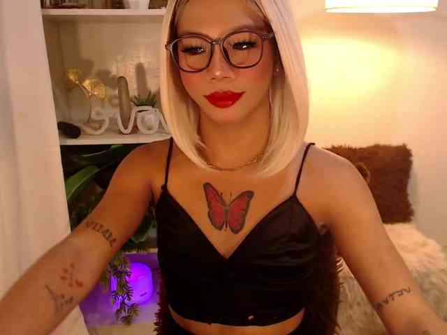 sluttymhalia Live Webcam on BongaCams