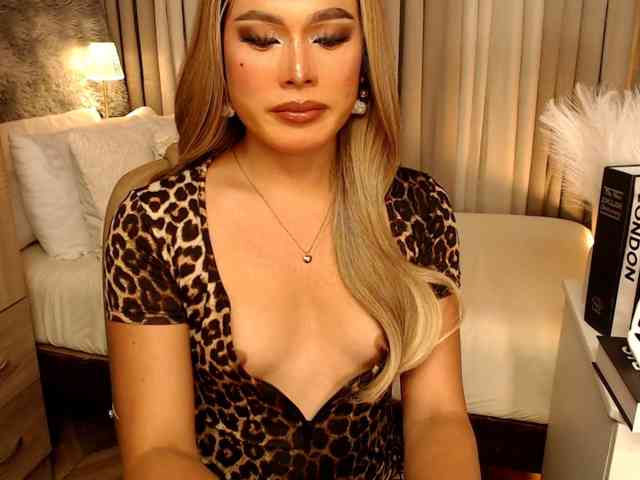 Miss-avacroft Live Webcam on BongaCams