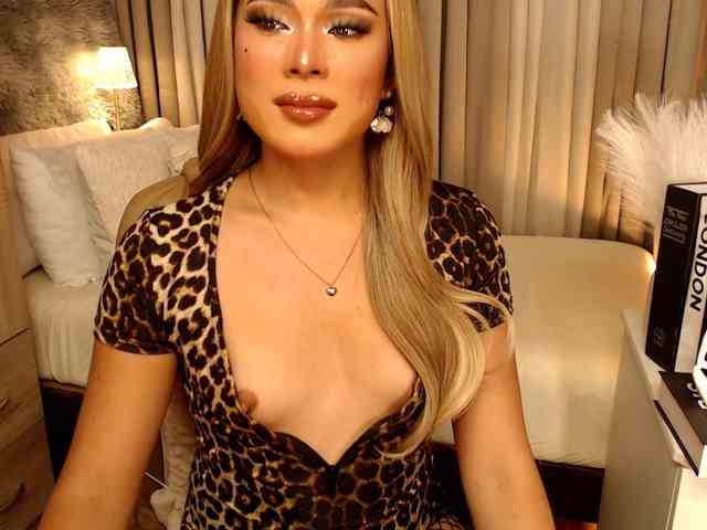 Miss-avacroft Live Webcam on BongaCams