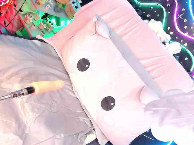 shaynamanson webcam