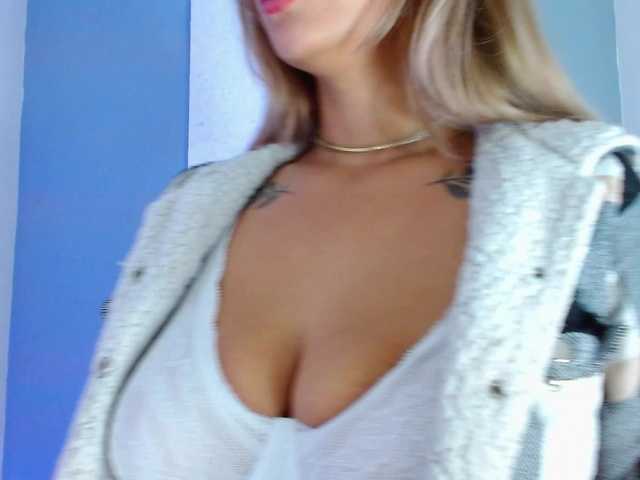 carlabeer's BongaCams show and profile