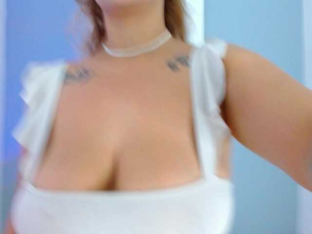 carlabeer's BongaCams show and profile