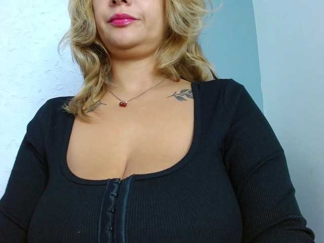 carlabeer's BongaCams show and profile