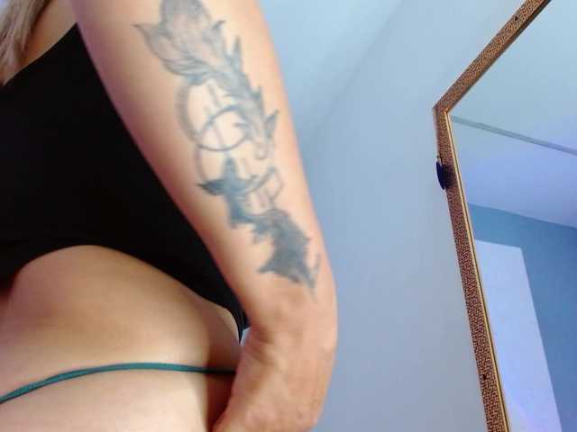 carlabeer's BongaCams show and profile