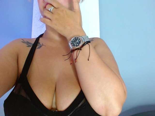 carlabeer's BongaCams show and profile