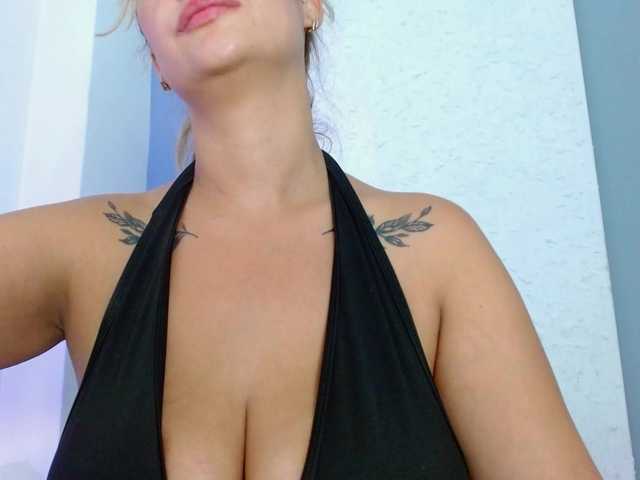 carlabeer's BongaCams show and profile