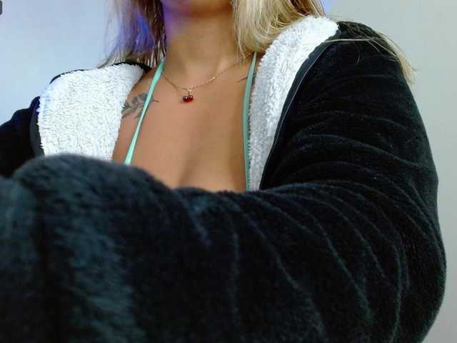 carlabeer from BongaCams