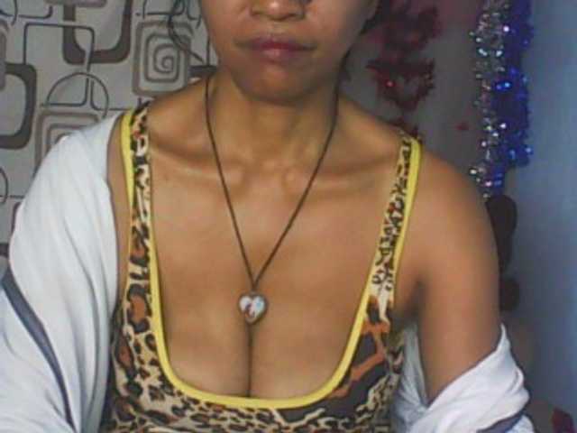 le modèle Cute0403 est en webcam porno dans un show sur le site bongacams, il possède les tags suivants: Ebony,Brunette,Hairy