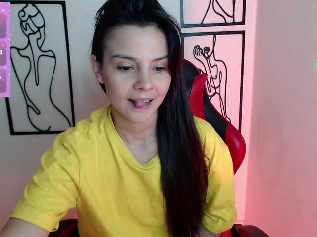 MiaRobinn's BongaCams show and profile