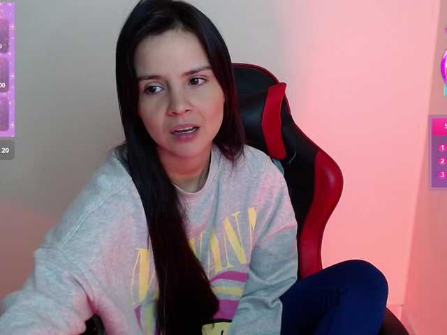 MiaRobinn's BongaCams show and profile