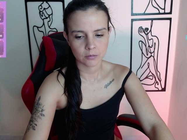 MiaRobinn's BongaCams show and profile