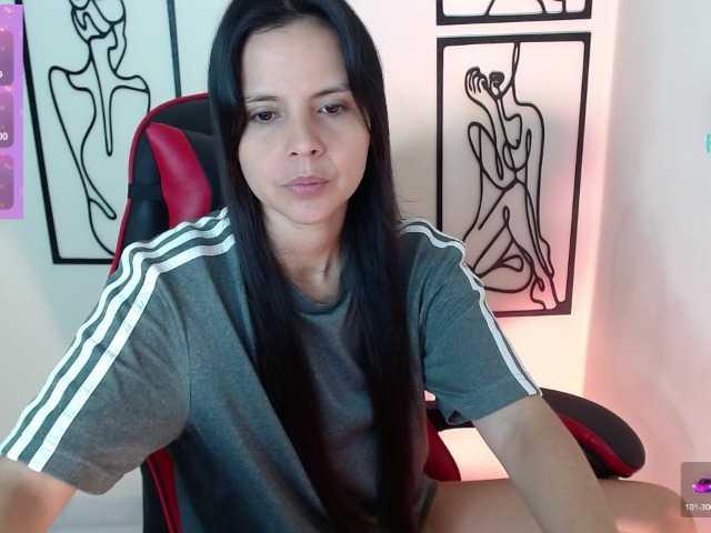 MiaRobinn's BongaCams show and profile