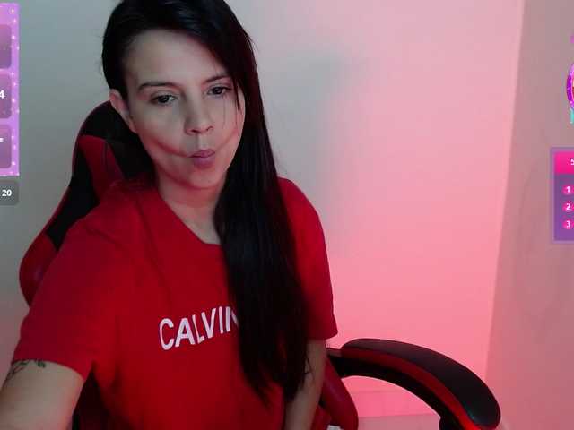 MiaRobinn's BongaCams show and profile