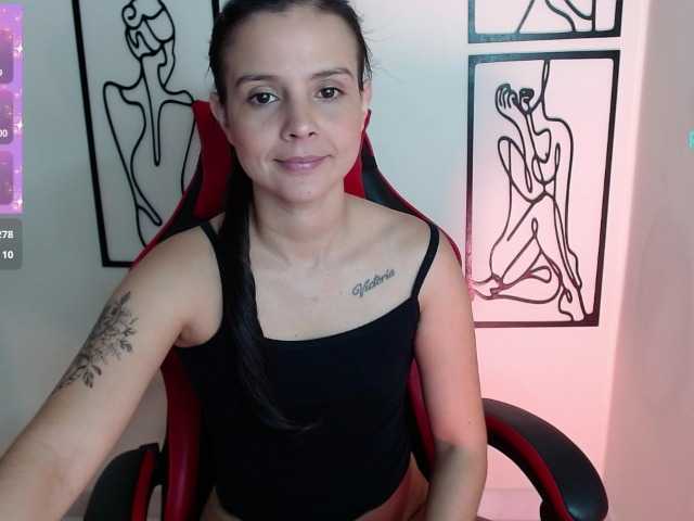 MiaRobinn's BongaCams show and profile