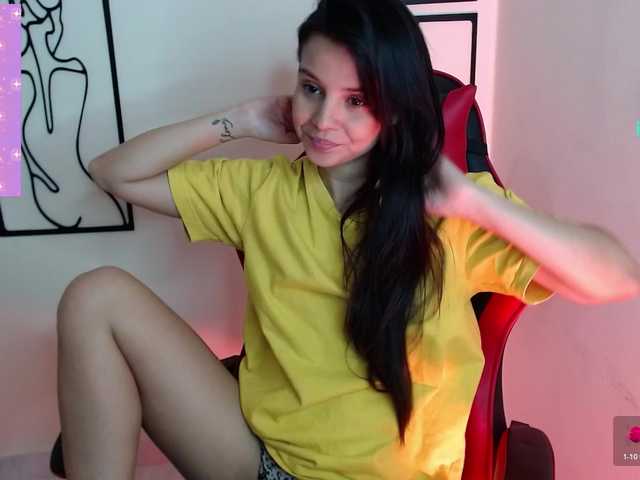 MiaRobinn's BongaCams show and profile