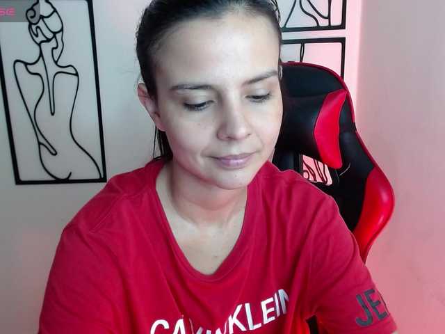 MiaRobinn's BongaCams show and profile