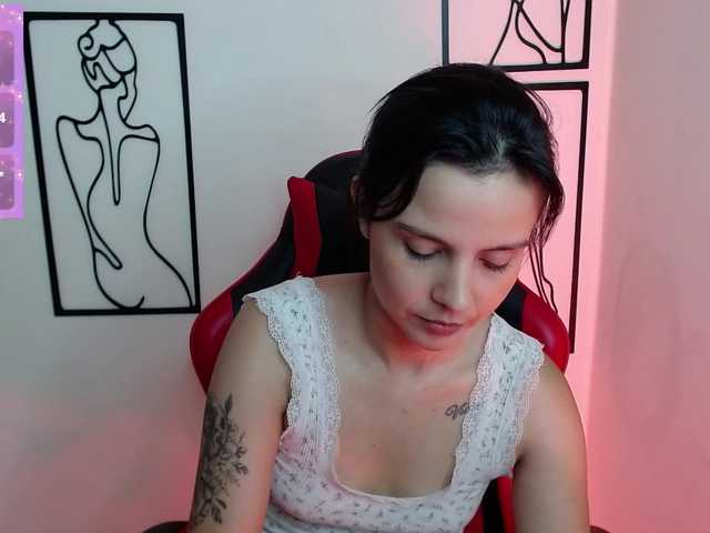 MiaRobinn — Flash100tk control lovense 5 min 500tknaked 350! TIP DREAM 5555! Follow me!