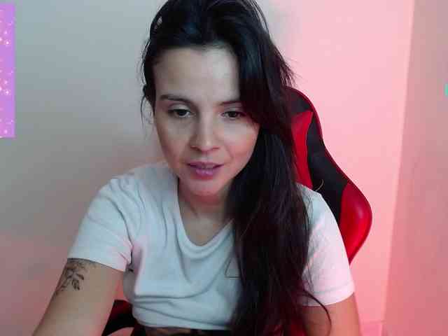 MiaRobinn webcam