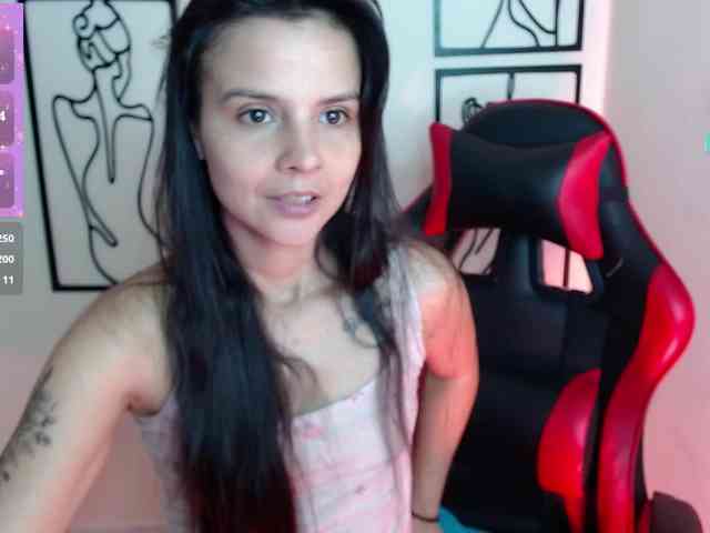 MiaRobinn webcam