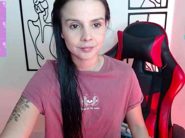 MiaRobinn webcam