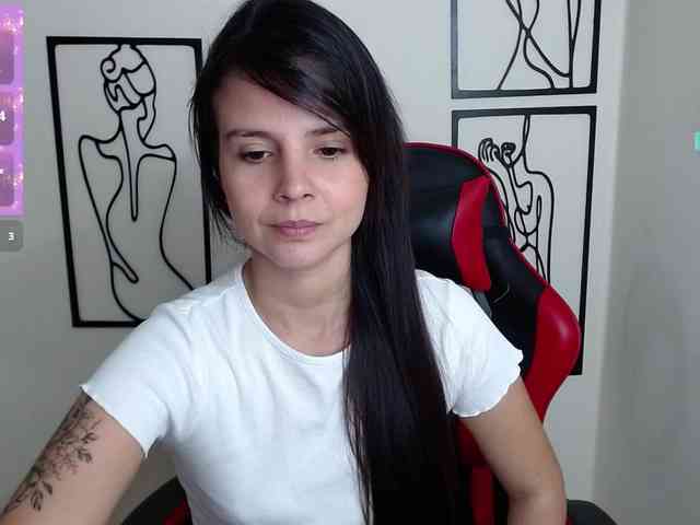MiaRobinn webcam