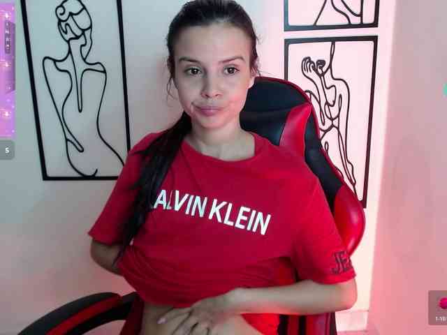 MiaRobinn webcam